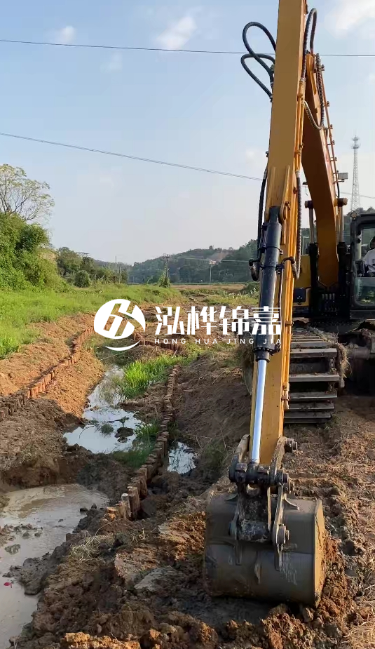 青島河道清淤專業(yè)施工-水挖機清淤適合哪些河道狀況？